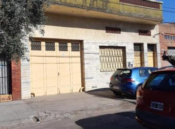 Bodega-Galpón · 254m² · 3 Ambientes · 2 Cocheras · Venta Galpón Moron