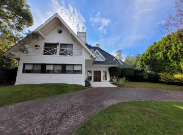 Casa · 600m² · 5 Ambientes · 3 Cocheras · Excelente Casa en Alquiler en El Barrio Privado San Isidro Chico