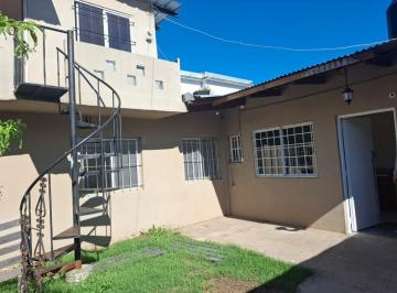 Frente · Casa en Alquiler - 4 Ambientes |monoambiente Extra en Planta Alta|quilmes Oeste.