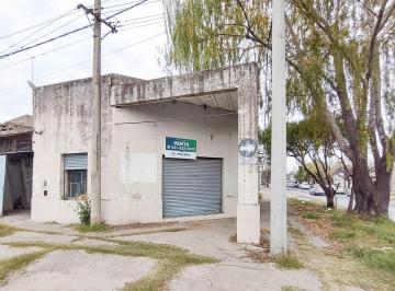 Bodega-Galpón · 180m² · 2 Cocheras · Local Galpón en Importante Esquina a m de Bv Segui y Av Francia.