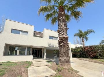 Casa · 310m² · 5 Ambientes · 2 Cocheras · Casa Dos Plantas 3 Dorm. Funes Hills Miraflores