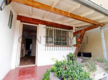 Casa · 79m² · 3 Ambientes · 1 Cochera · Oportunidad! Casa en Tigre Centro, a Reciclar 4 Ambientes y Amplio Jardín.