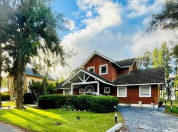 Casa · 350m² · 5 Ambientes · 5 Cocheras · Casa en Venta en El Lauquen