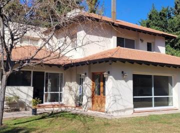 Casa · 1063m² · 8 Ambientes · 3 Cocheras · Hermosa Casa 4 Dorm. en Venta - Vistalba