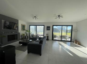 Casa · 210m² · 5 Ambientes · 1 Cochera · Venta Casa en San Gabriel, 4 Dorm., Villanueva, Tigre