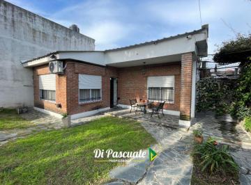Casa · 65m² · 2 Ambientes · 1 Cochera · Venta Oportunidad Casa 2 Ambientes con Parque - Moreno Norte
