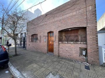 PH · 80m² · 5 Ambientes · San Martín E/ Pte Perón y Don Bosco. Casa en Venta de 3 Dorm. (Ensenada)