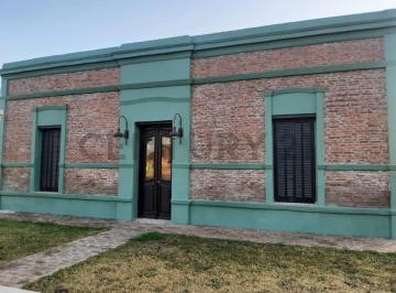 Casa · 229m² · 3 Ambientes · 2 Cocheras · Se Vende Casa en Aurelia