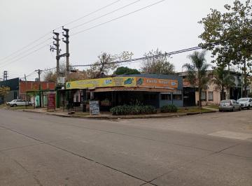 Local comercial , Ituzaingó · Alquiler de Importante Esquina, Gran Caudal de Autos, a Merlo E Ituzaingo