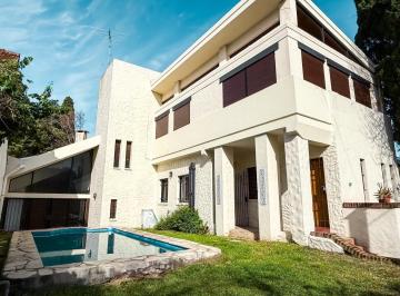 Casa · 203m² · 7 Ambientes · 2 Cocheras · Casa en Alquiler, 2 Plantas con Jardín, Pileta y Cochera - Lomas de San Isidro