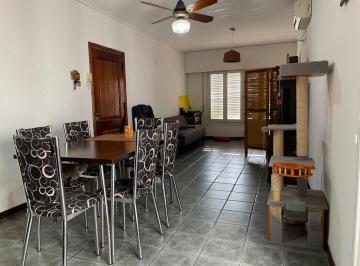 Casa · 120m² · 6 Ambientes · 1 Cochera · Casa en Cinco Esquinas