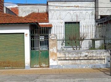 Casa de 5 ambientes, Avellaneda · Casa en Sarandí - Amplio Lote - Apta Crédito - Muy Proxima a Estacion