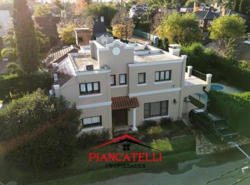 Casa · 161m² · 6 Ambientes · 3 Cocheras · Casa en Venta con 5 Ambientes en Banco Provincia