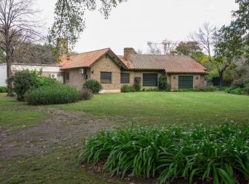 Casa · 242m² · 6 Ambientes · 2 Cocheras · Venta - Casa en Fisherton de 4 Dorm. - Jardín y Parrilla