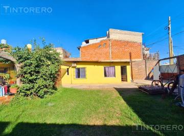 Casa · 74m² · 5 Ambientes · 1 Cochera · Casa en Isidro Casanova