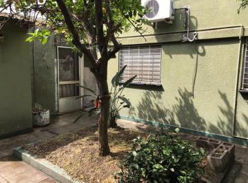 Casa · 130m² · 4 Ambientes · 1 Cochera · Casa 4 Ambientes Venta Sarandi Cochera Patio