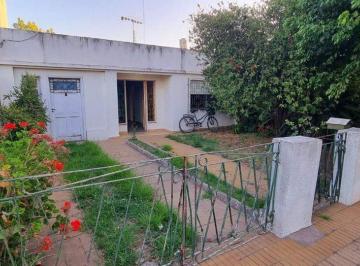 Casa · 73m² · 4 Ambientes · 2 Cocheras · Casa Venta Glew con Entrada Para Auto y Gran Fondo
