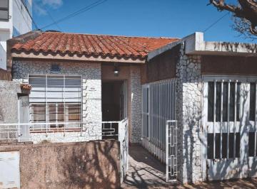 Casa · 90m² · 3 Ambientes · 1 Cochera · Casa en Venta - Apta Crédito Hipotecario