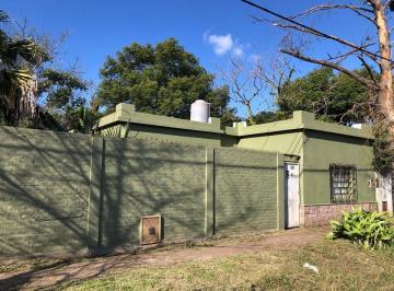 Quinta vacacional · 100m² · 3 Dormitorios · 3 Cocheras · Casaquinta 4 Ambientes Gran Terreno con Parque!