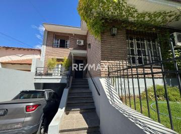 Casa · 338m² · 11 Ambientes · 1 Cochera · Casa en Venta 4 Dorm. | Centro Oeste Neuquén