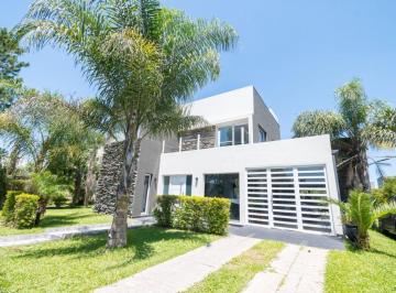 Casa · 268m² · 7 Ambientes · 3 Cocheras · Venta Casa en Aires del Llano