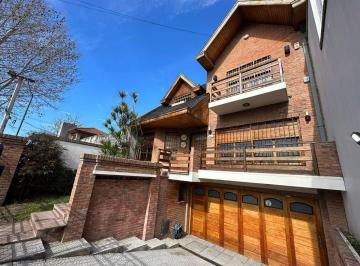Casa · 296m² · 6 Ambientes · 3 Cocheras · Venta Casa Bernal