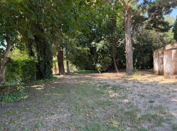 Casa · 169m² · 4 Ambientes · Venta–amplio Lote con Propiedad a Modernizar.