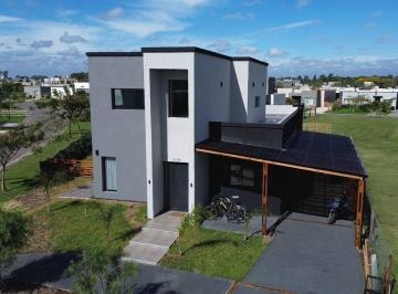 Casa · 175m² · 4 Ambientes · 2 Cocheras · Venta Casa 5 Ambientes San Ramon - Pilar del Este