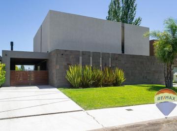 Casa · 300m² · 5 Ambientes · 2 Cocheras · Casa 5 Ambientes Santa Rita en Venta a La Laguna
