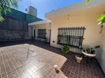 Casa · 120m² · 4 Ambientes · 1 Cochera · Casa en Venta en Merlo Oportunidad