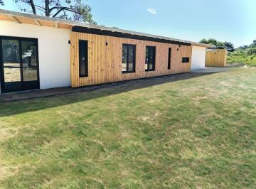 Casa · 120m² · 4 Ambientes · 2 Cocheras · Casa a Estrenar en Venta Punta Ballena 3 Dormitori