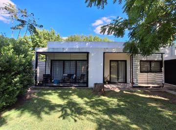 Casa · 90m² · 4 Ambientes · 1 Cochera · Casa en Venta en La Plata 2 Dorm.