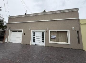 FRI-FRI-1124_2 · Venta Casa Céntrica, 3 Dorm, Quincho, Garage, Caleta Olivia