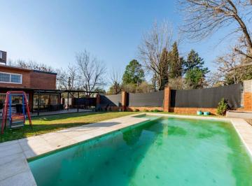 Casa · 101m² · 5 Ambientes · 1 Cochera · Venta - Casa 2 Dorm., Pileta - Profesional Country Club, Funes