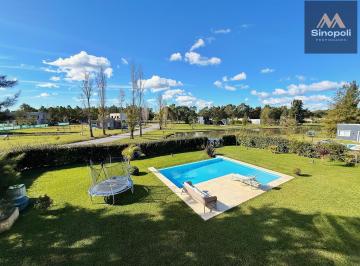 Casa · 150m² · 4 Ambientes · 3 Cocheras · Venta de Casa, 3 Dorm., Miralagos