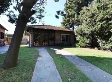 Casa · 65m² · 3 Ambientes · 3 Cocheras · Casa Quincho Sobre Lote Maschwitz Country Club