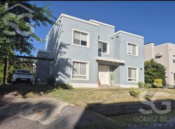 Casa · 200m² · 5 Ambientes · 2 Cocheras · Casa en Venta y Alquiler 5 Ambientes Altos del Sol Ituzaingó