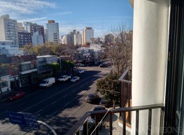 Departamento · 61m² · 3 Ambientes · Excelente 3 Ambientes Frente con Balcones Muy Luminosos Sobre Av Colón 3300