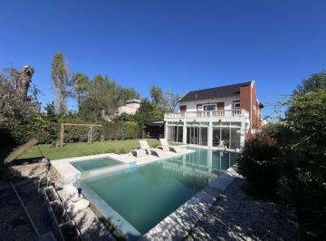 Casa · 315m² · 6 Ambientes · 4 Cocheras · Casa en Venta en Campo Grande Pilar
