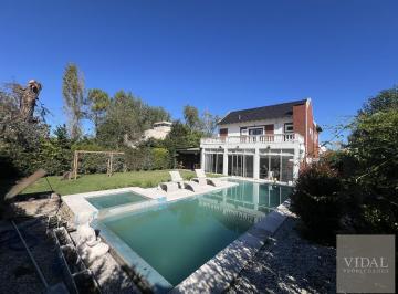 Casa · 315m² · 6 Ambientes · 4 Cocheras · Casa en Venta en Campo Grande Pilar