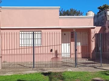 Casa · 73m² · 4 Ambientes · 1 Cochera · Casa en Venta