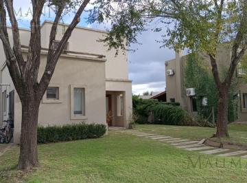 Casa · 184m² · 4 Ambientes · Casa en Venta, Barrio La Comarca Apto Credito