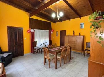 Casa · 90m² · 3 Ambientes · 2 Cocheras · Casa en Colina Alegre