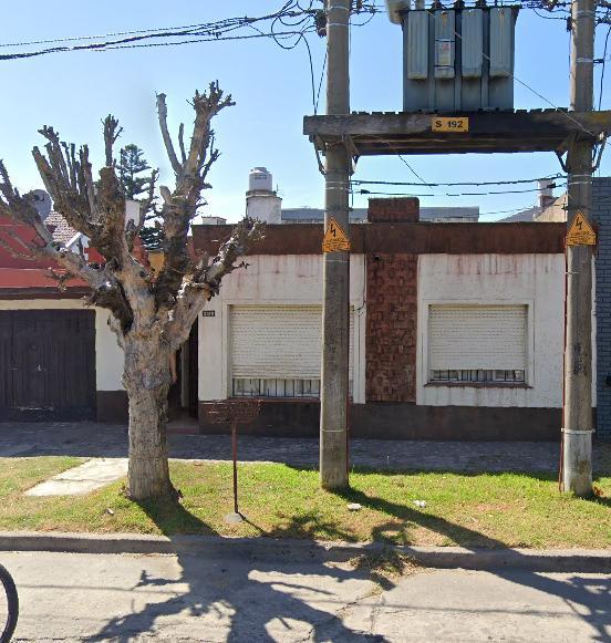 Lote con vivienda a reciclar - Ideal desarrollo o inversión