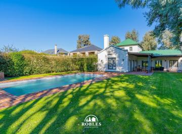 Casa · 280m² · 5 Ambientes · Chalet en El Exclusivo Barrio Privado Arenas del Sur