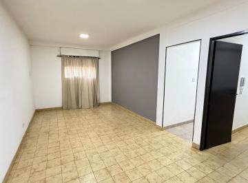Departamento · 64m² · 5 Ambientes · Amplio Departamento de 3 Dorm. en Pb en Venta en Muñecas Al 1400, Zona Norte, Smt