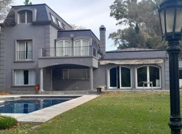 Casa · 440m² · 7 Ambientes · 4 Cocheras · Casa en Alquiler en El Barrio Cerrado La Elisa