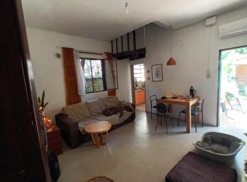 Casa · 70m² · 2 Ambientes · 1 Cochera · Casa en Venta, Banfield.