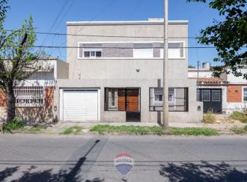 Casa · 239m² · 11 Ambientes · 2 Cocheras · Venta Casa 4 Dormit con Pileta Villa Cabrera