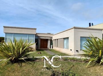 Casa · 150m² · 4 Ambientes · Casa en Venta en Costa Esmeralda